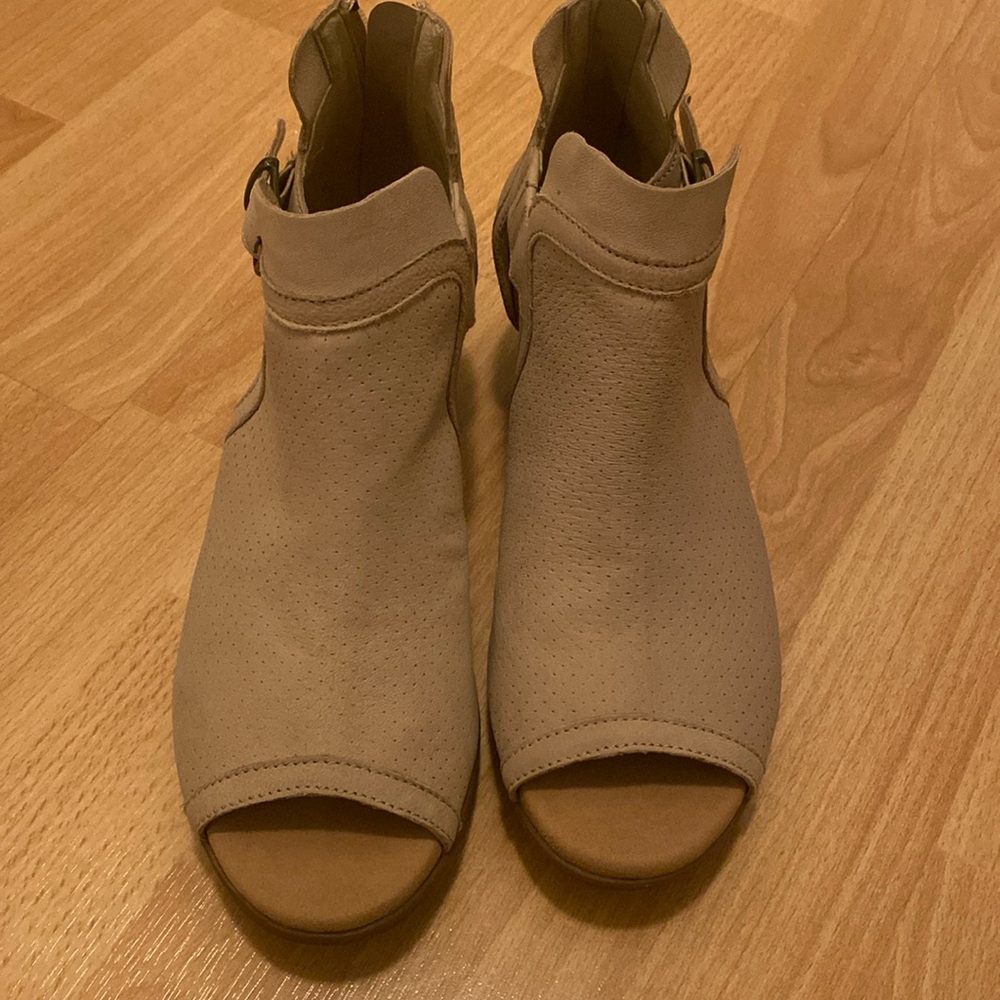 Clarks shoes-size 7.5
